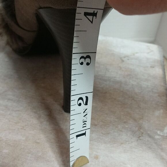 👍 Elle Faux Fur Suede Heels Size 8.5. A6 - Picture 10 of 10